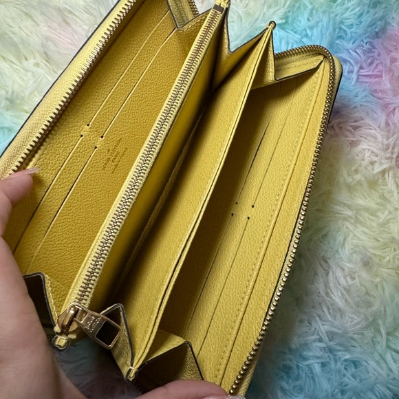 COPY - Louis Vuitton Zippy Wallet - Picture 2 of 9